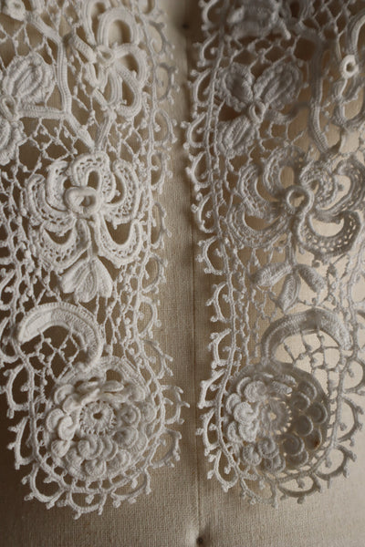Late 19th Century French Irish Crochet Lace Collar