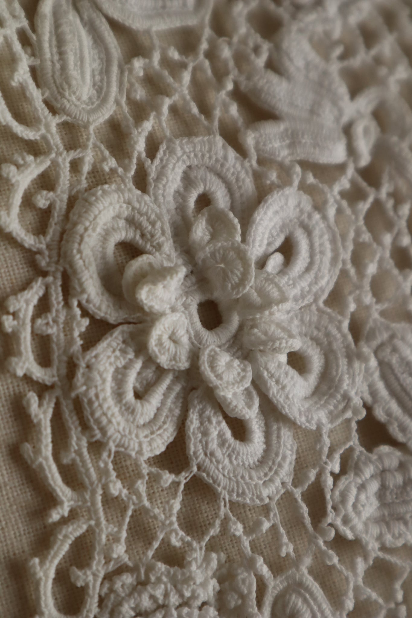 Late 19th Century French Irish Crochet Lace Collar