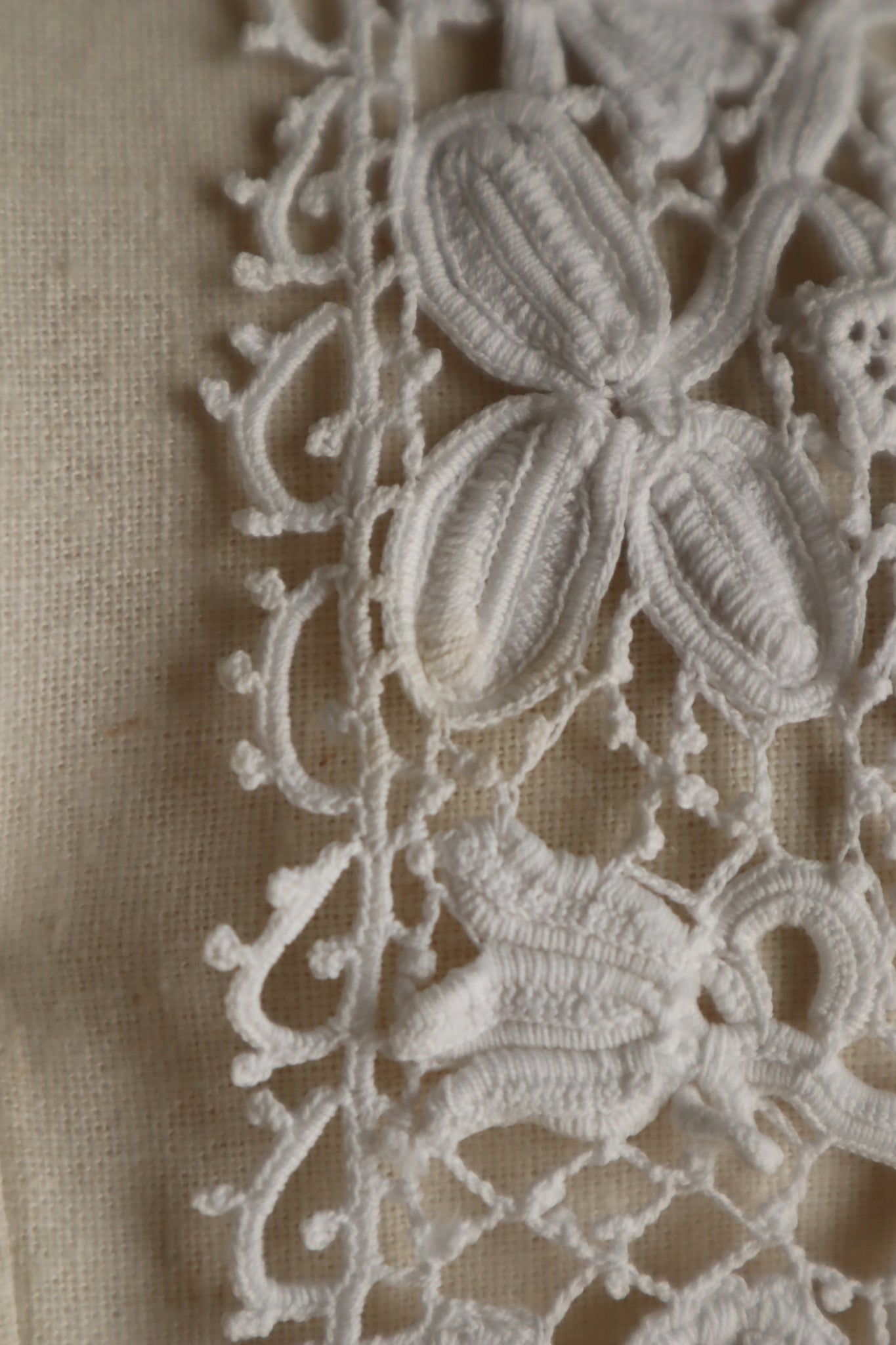 Late 19th Century French Irish Crochet Lace Collar