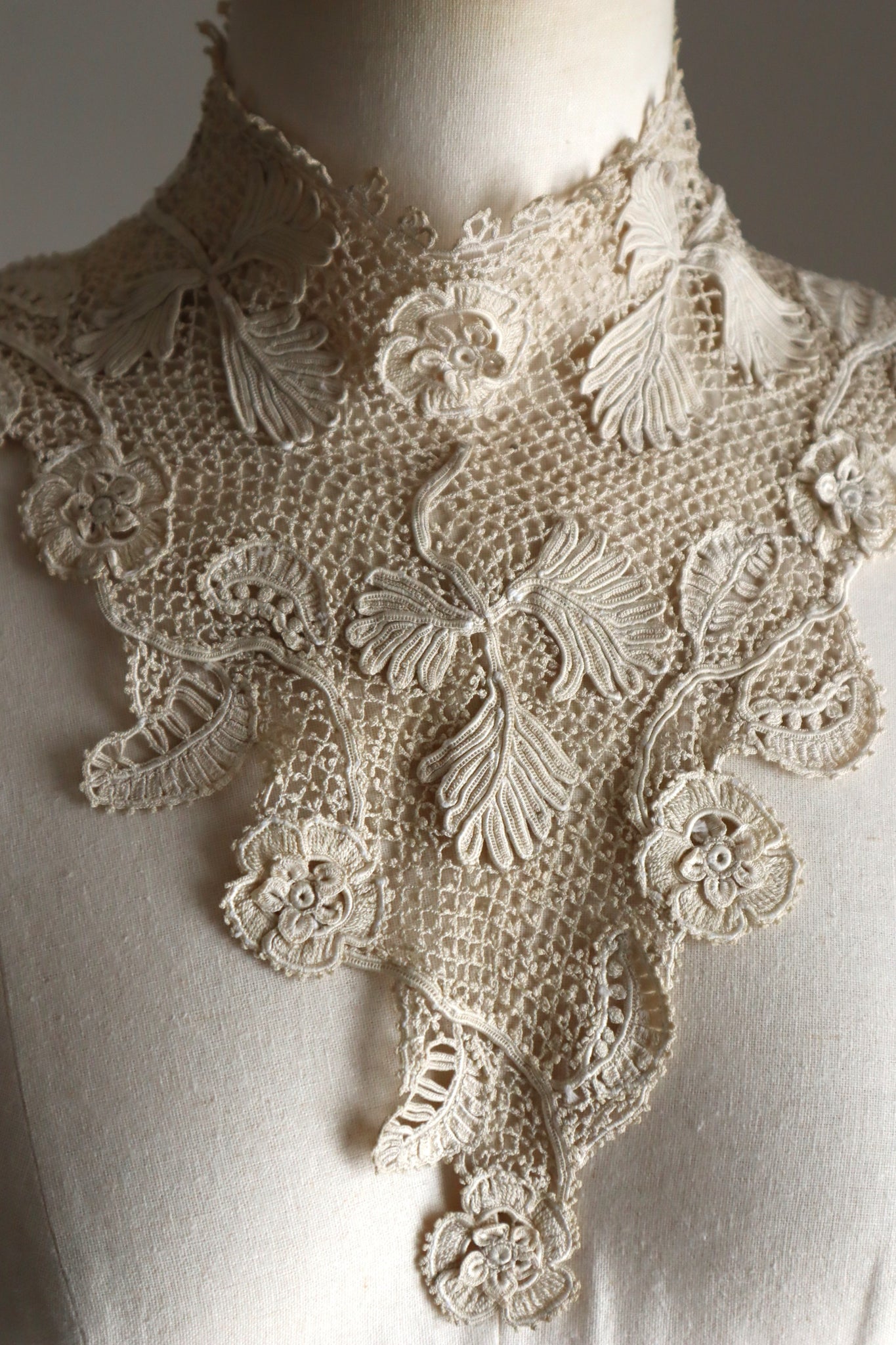 1890s–1900s Irish Crochet Lace High-necked Collar