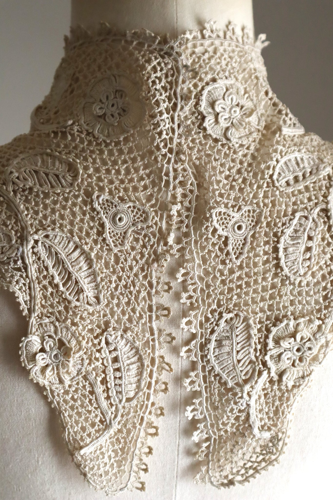 1890s–1900s Irish Crochet Lace High-necked Collar