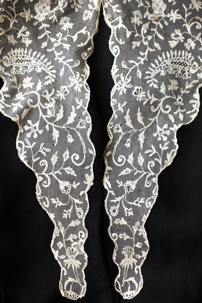 Early 1900s Edwardian Embroidered Net Lace Capelet