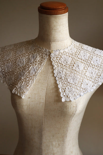 1910s Hand Cutwork Lace Collar