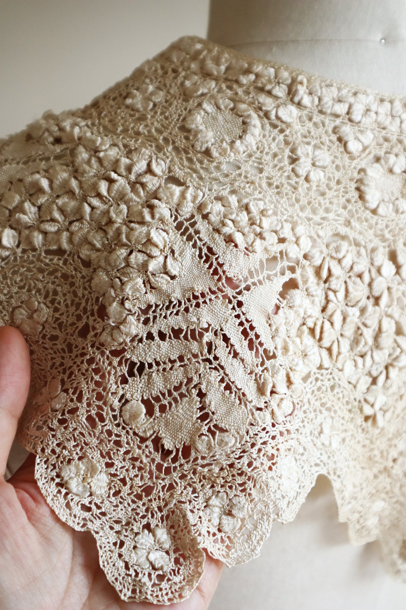 19th Century Silk Maltese Lace Collar