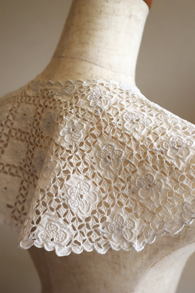 1910s Hand Cutwork Lace Collar