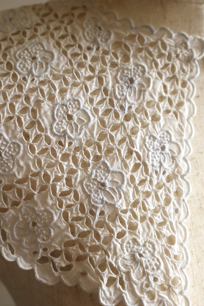 1910s Hand Cutwork Lace Collar