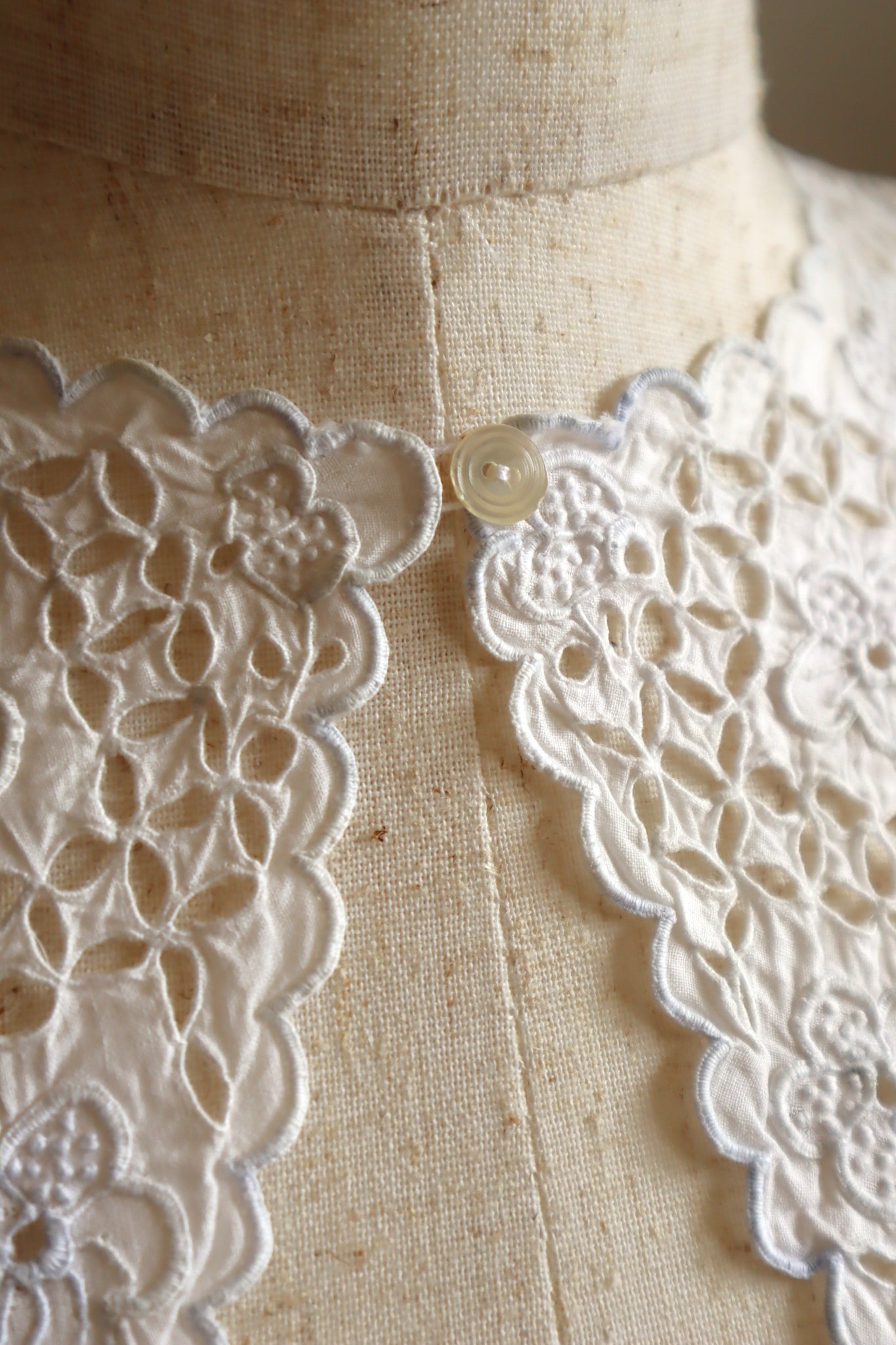 1910s Hand Cutwork Lace Collar