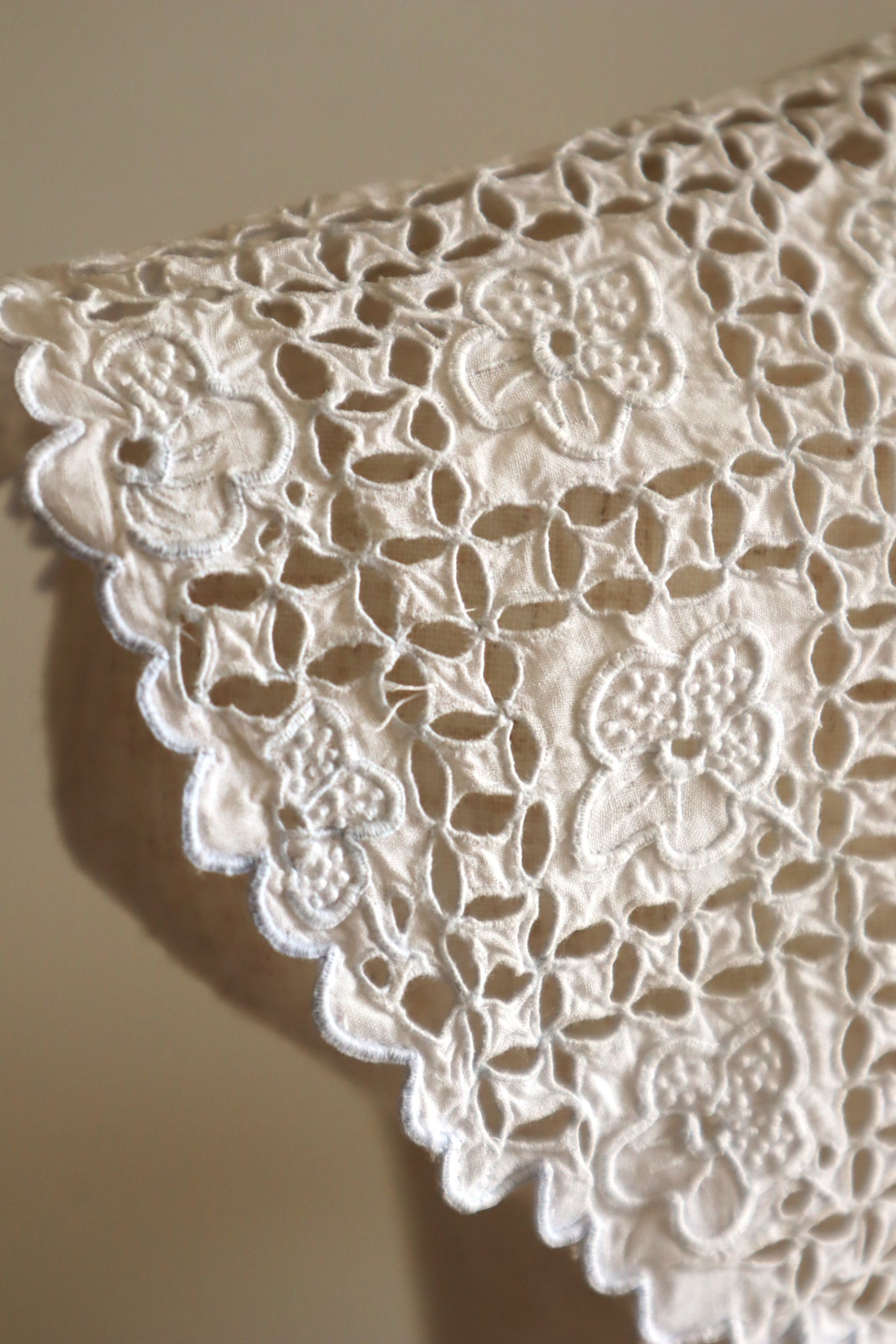 1910s Hand Cutwork Lace Collar