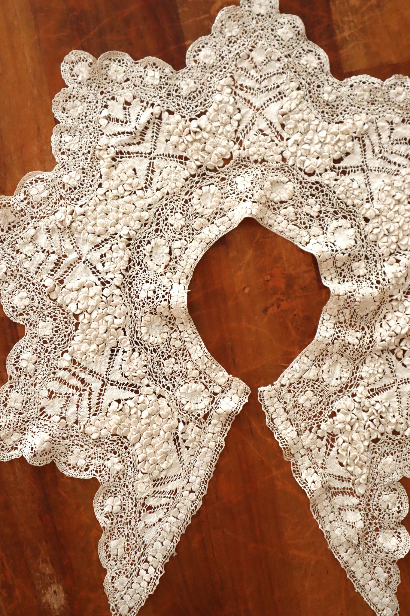 19th Century Silk Maltese Lace Collar