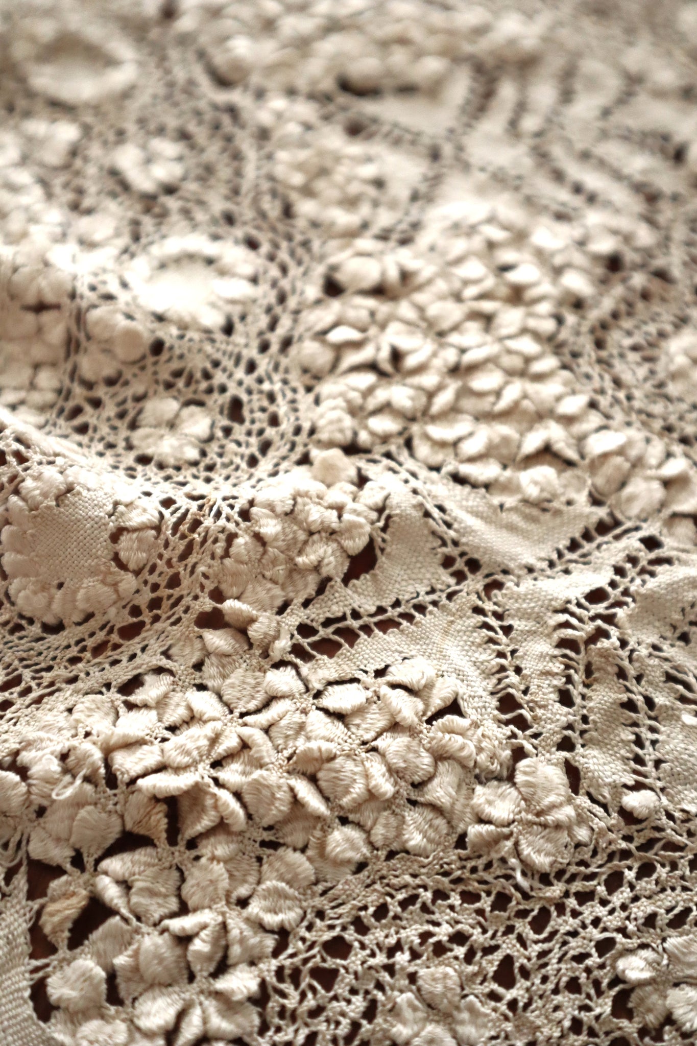 19th Century Silk Maltese Lace Collar