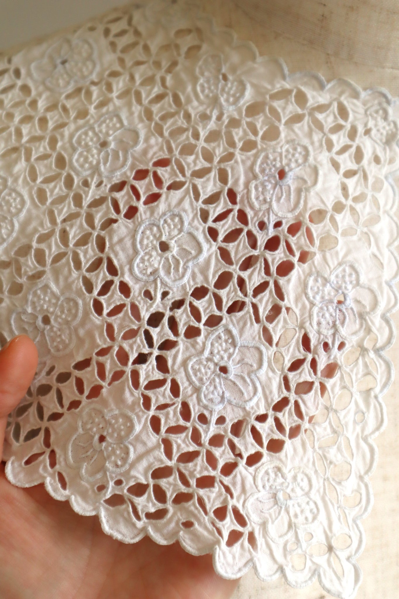 1910s Hand Cutwork Lace Collar