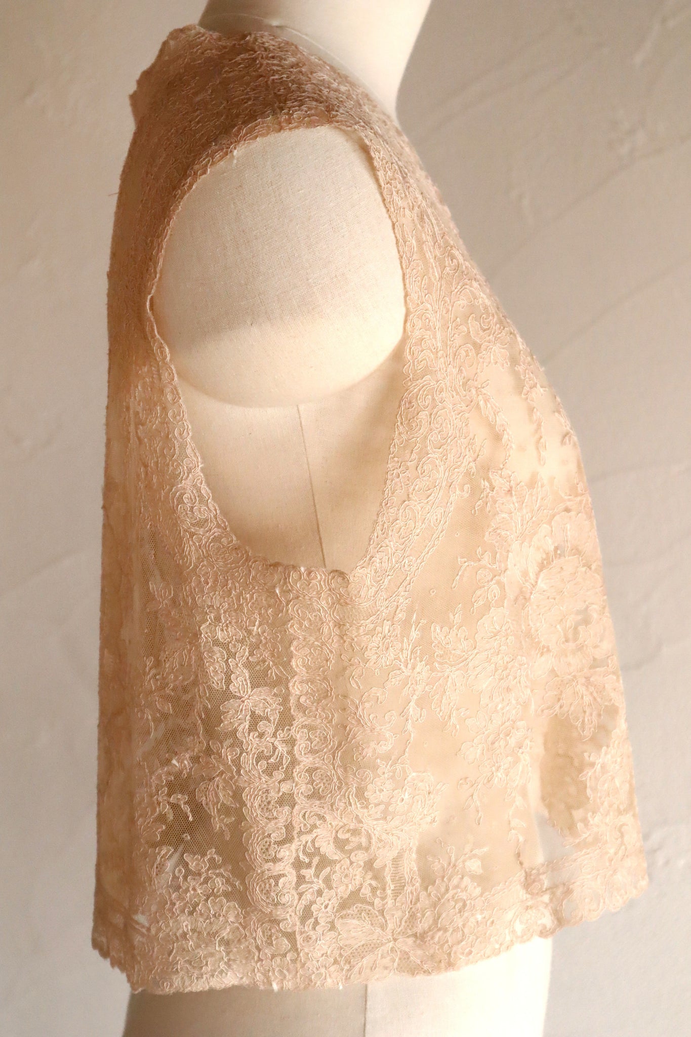 1930s Rose Spray Lace Vest