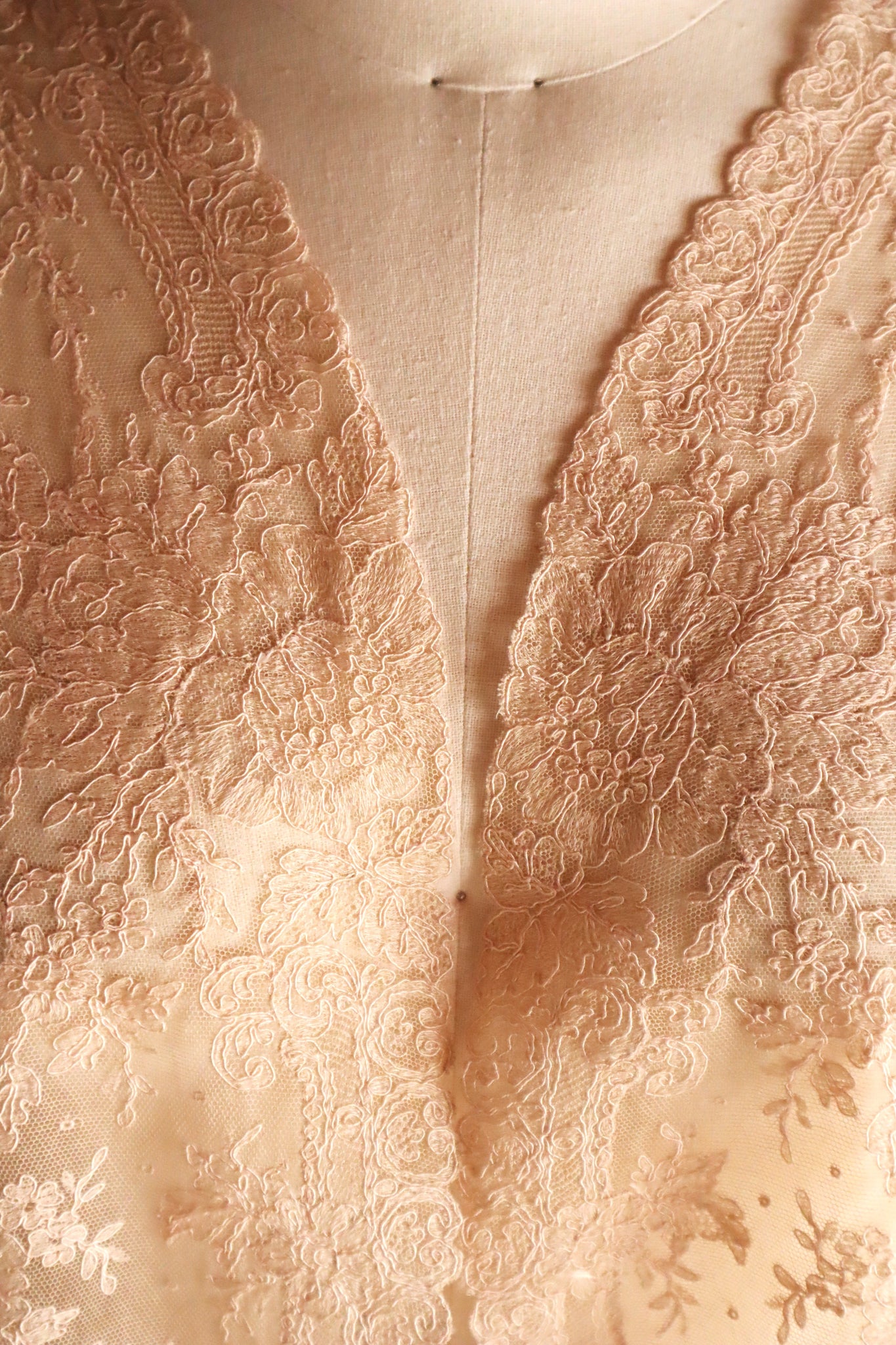 1930s Rose Spray Lace Vest