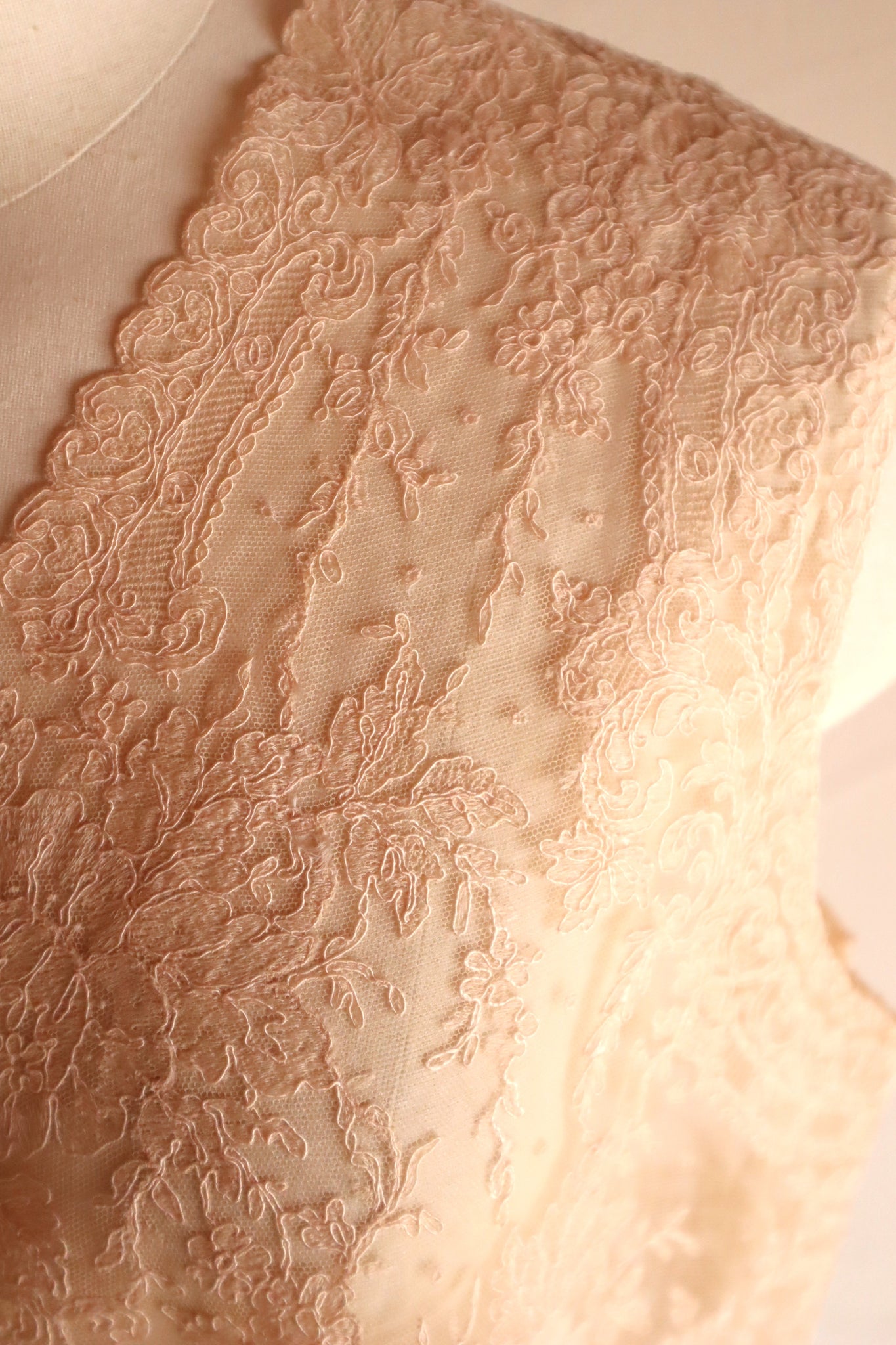 1930s Rose Spray Lace Vest