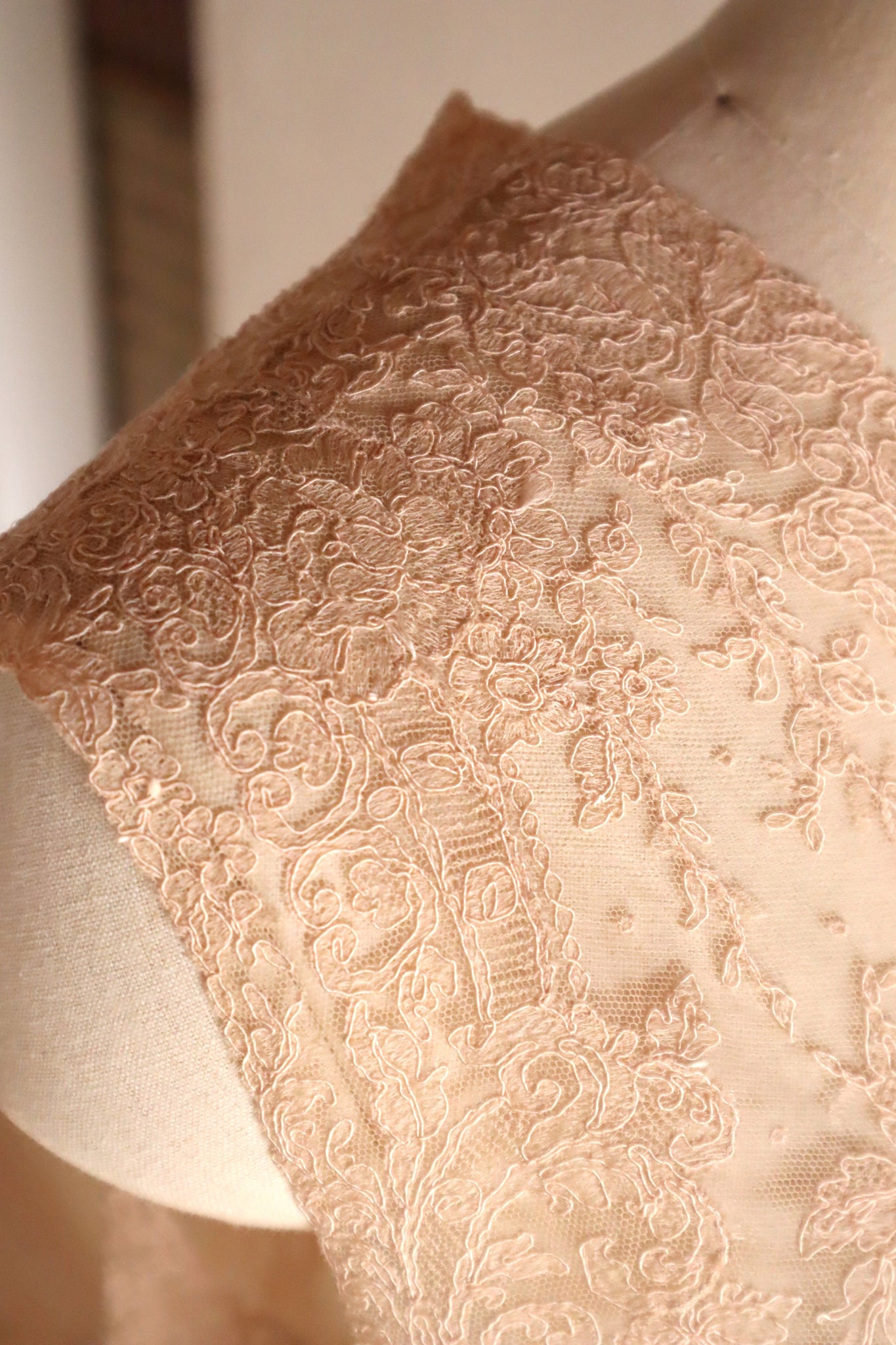 1930s Rose Spray Lace Vest