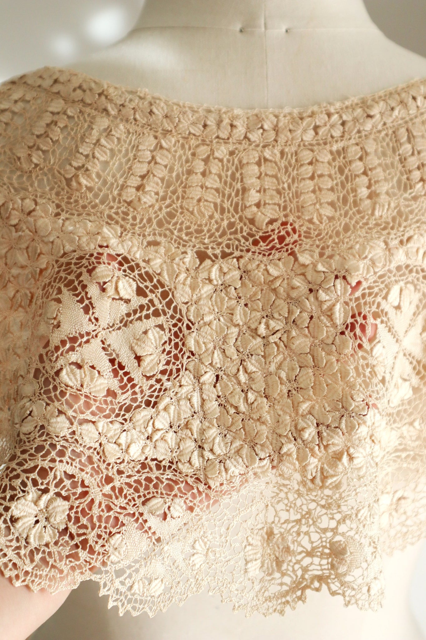 19th Century Silk Maltese Lace Collar
