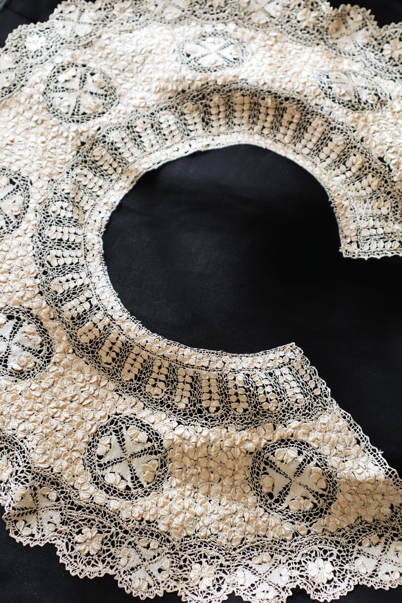 19th Century Silk Maltese Lace Collar