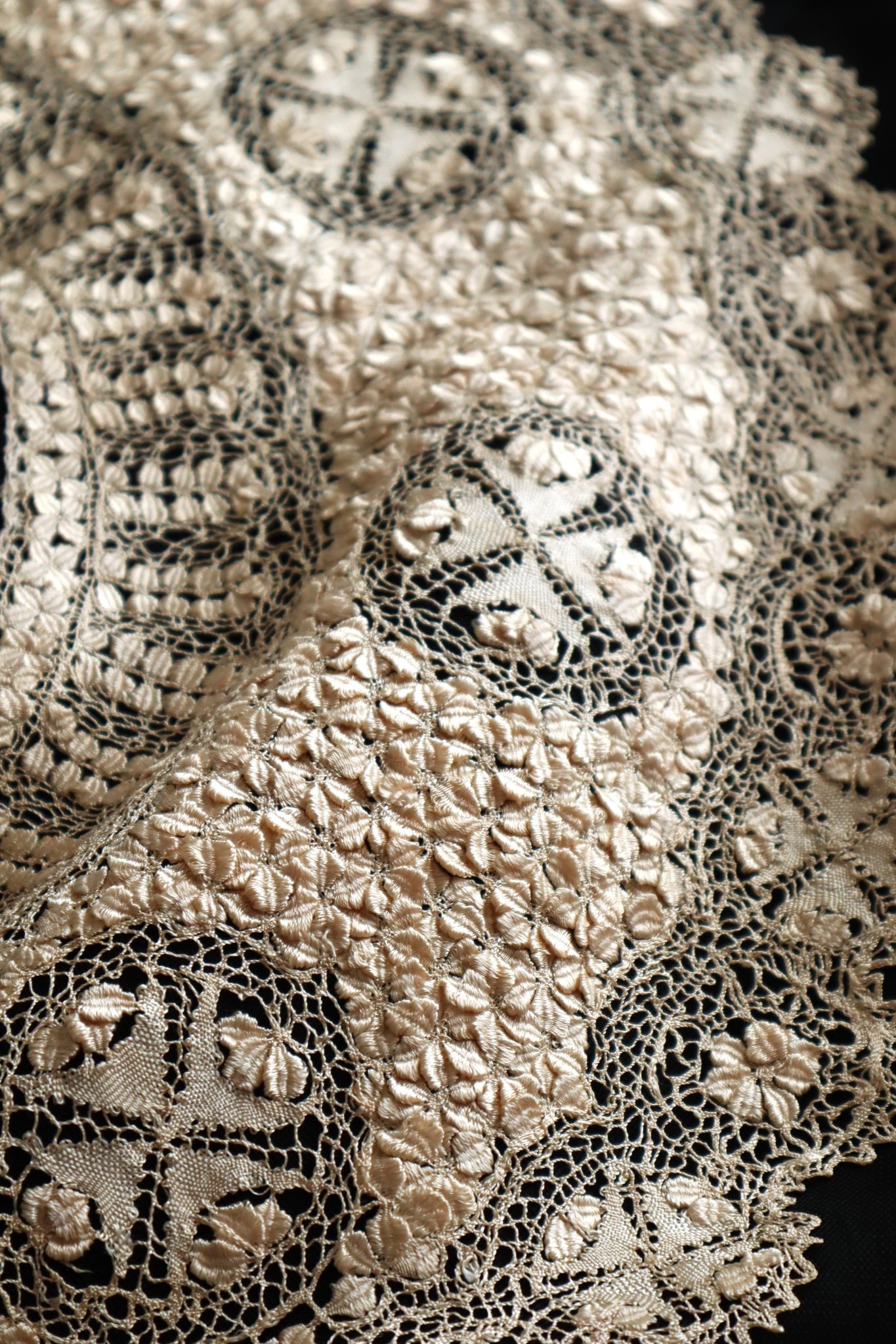 19th Century Silk Maltese Lace Collar