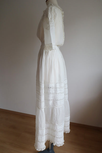 1900s Edwardian Off White Gauze Fancy Lace Dress