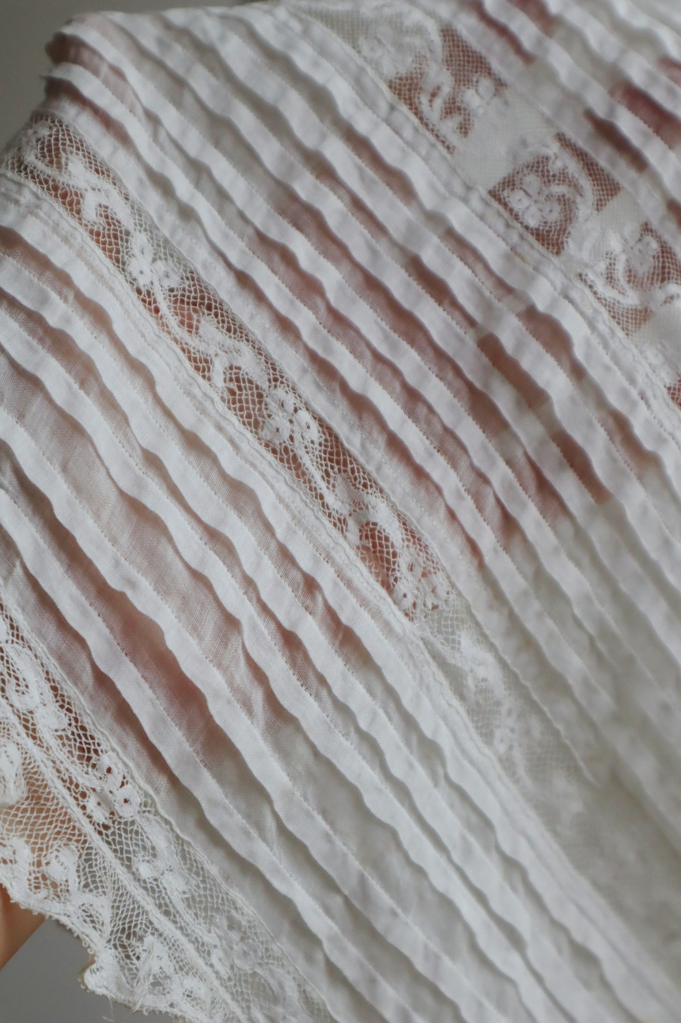 1900s Edwardian Off White Gauze Fancy Lace Dress