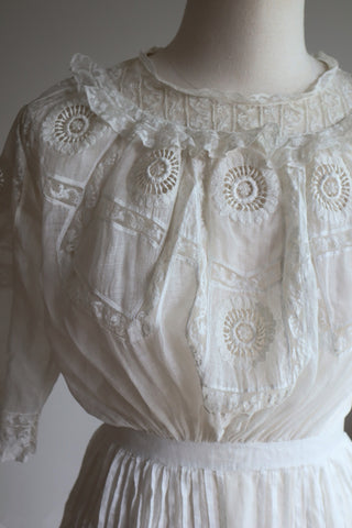 1900s Edwardian Off White Gauze Fancy Lace Dress