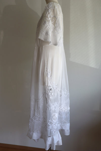 1900s Embroidered Flower Muslin Cotton Dress