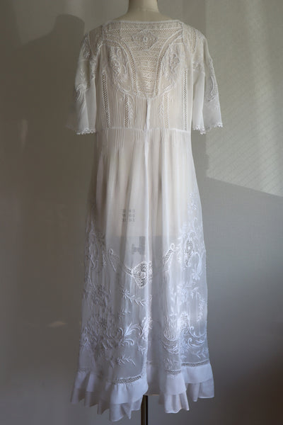 1900s Embroidered Flower Muslin Cotton Dress