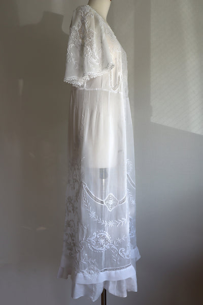 1900s Embroidered Flower Muslin Cotton Dress