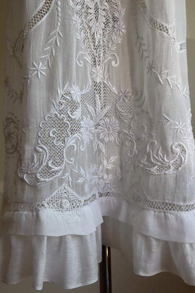 1900s Embroidered Flower Muslin Cotton Dress