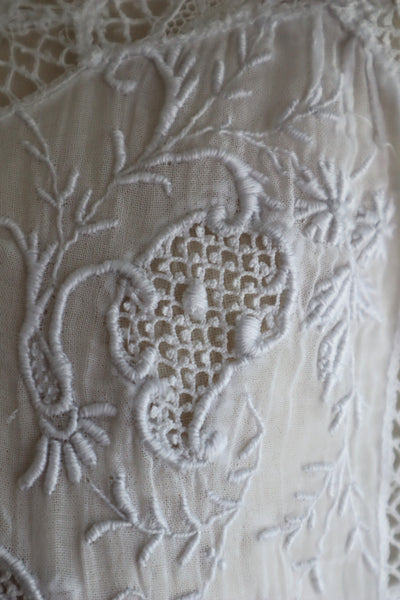 1900s Embroidered Flower Muslin Cotton Dress