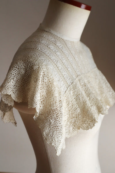 1900s French Handworked Crochet & Embroidered Lace Collar