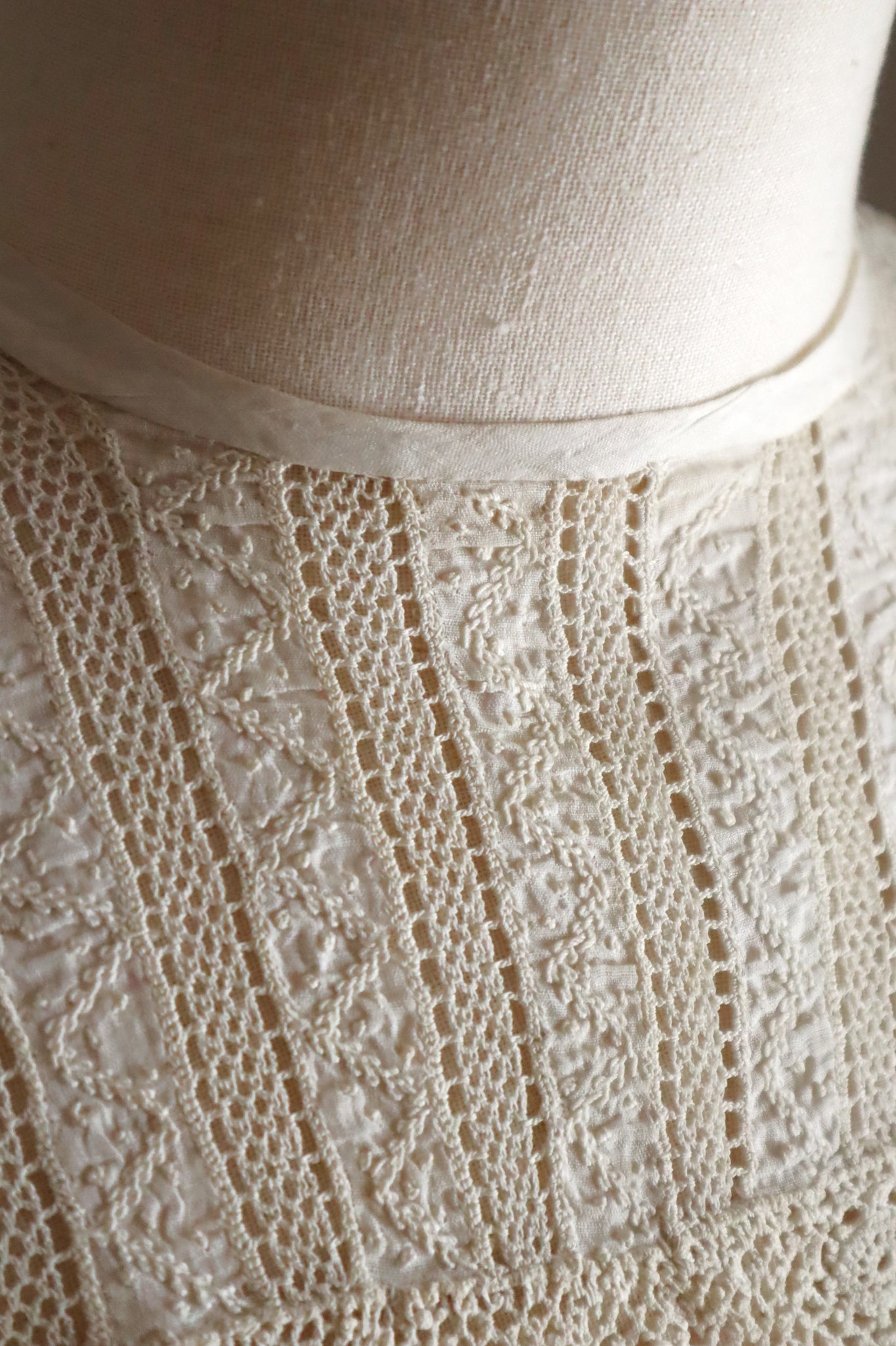 1900s French Handworked Crochet & Embroidered Lace Collar