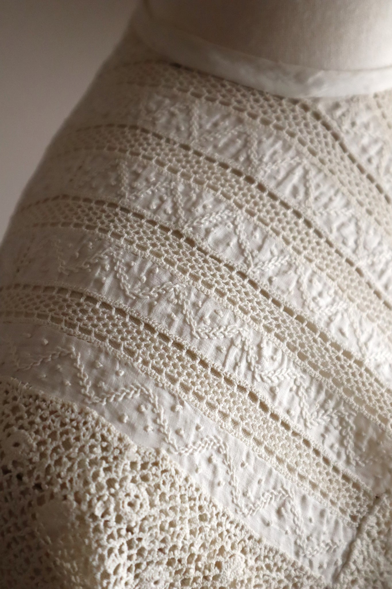 1900s French Handworked Crochet & Embroidered Lace Collar