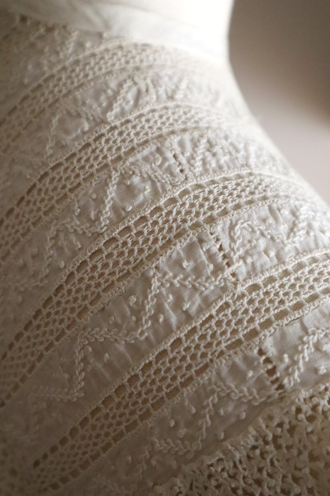1900s French Handworked Crochet & Embroidered Lace Collar