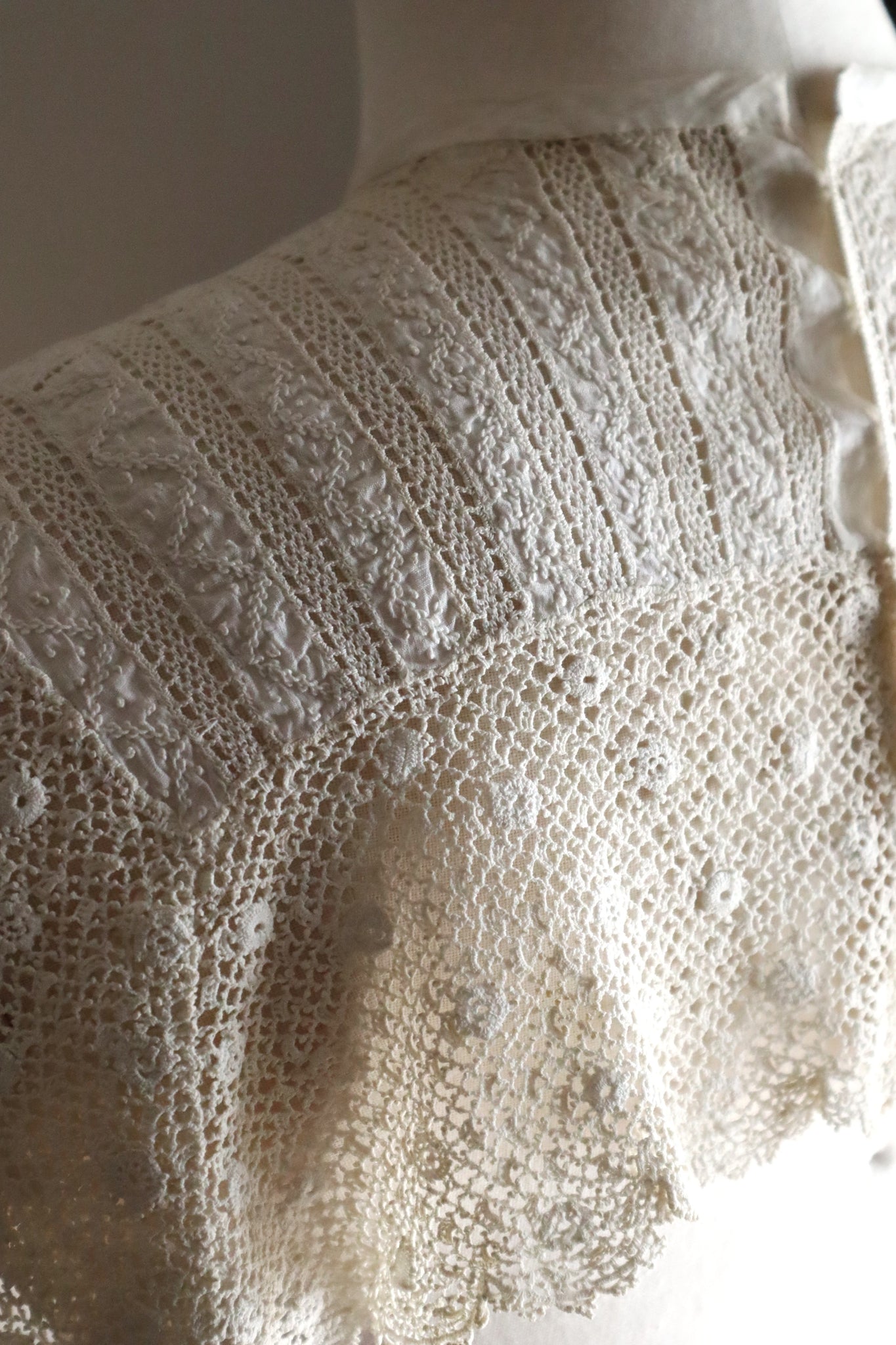 1900s French Handworked Crochet & Embroidered Lace Collar