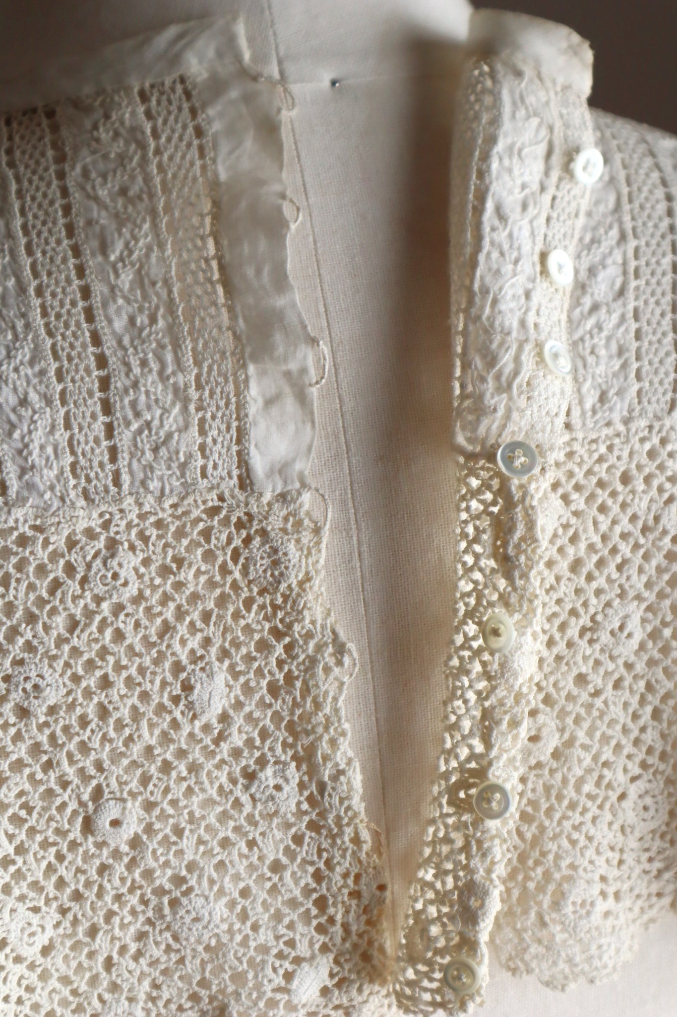 1900s French Handworked Crochet & Embroidered Lace Collar