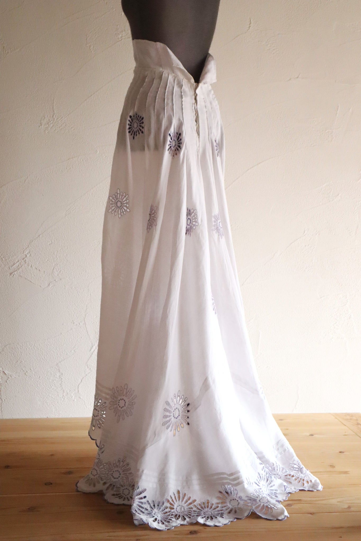 1900s–1910s French Linen Cutwork Embroidered Train Skirt