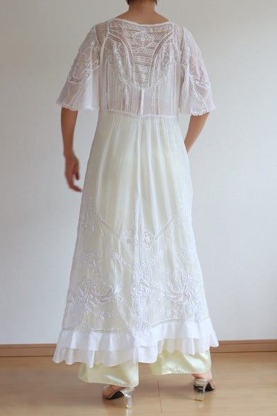 1900s Embroidered Flower Muslin Cotton Dress