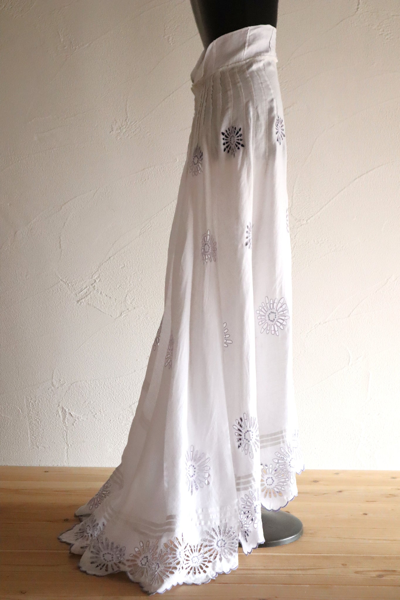 1900s–1910s French Linen Cutwork Embroidered Train Skirt