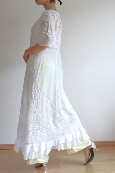 1900s Embroidered Flower Muslin Cotton Dress