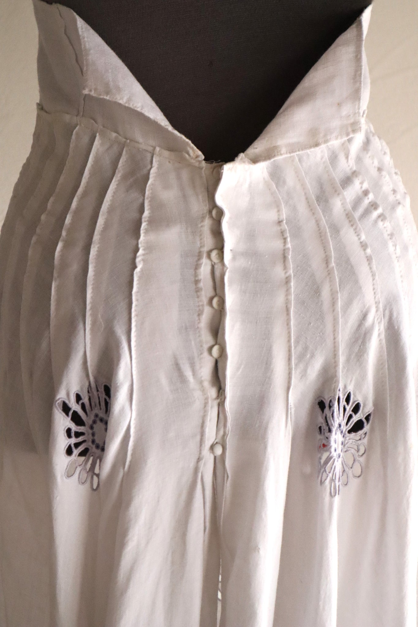 1900s–1910s French Linen Cutwork Embroidered Train Skirt