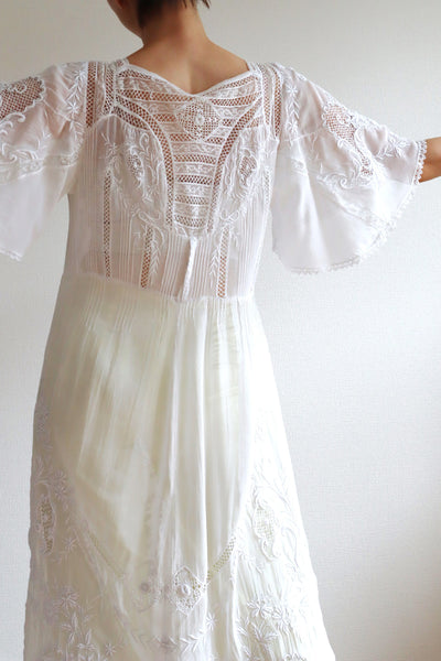 1900s Embroidered Flower Muslin Cotton Dress