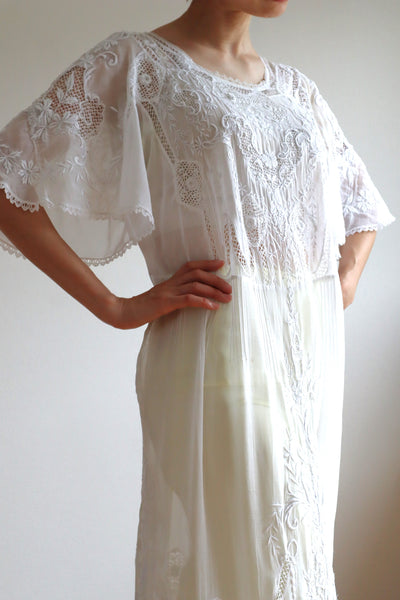 1900s Embroidered Flower Muslin Cotton Dress