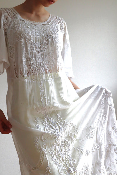 1900s Embroidered Flower Muslin Cotton Dress