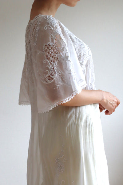 1900s Embroidered Flower Muslin Cotton Dress