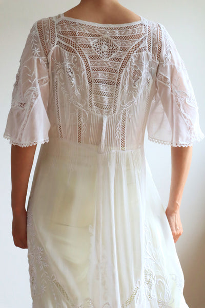 1900s Embroidered Flower Muslin Cotton Dress