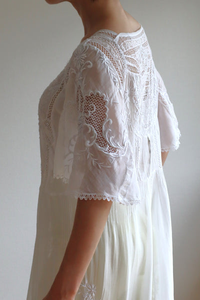 1900s Embroidered Flower Muslin Cotton Dress