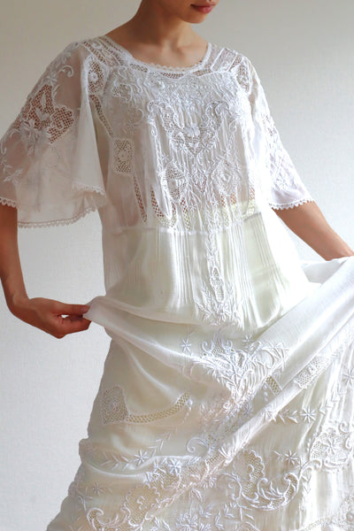 1900s Embroidered Flower Muslin Cotton Dress