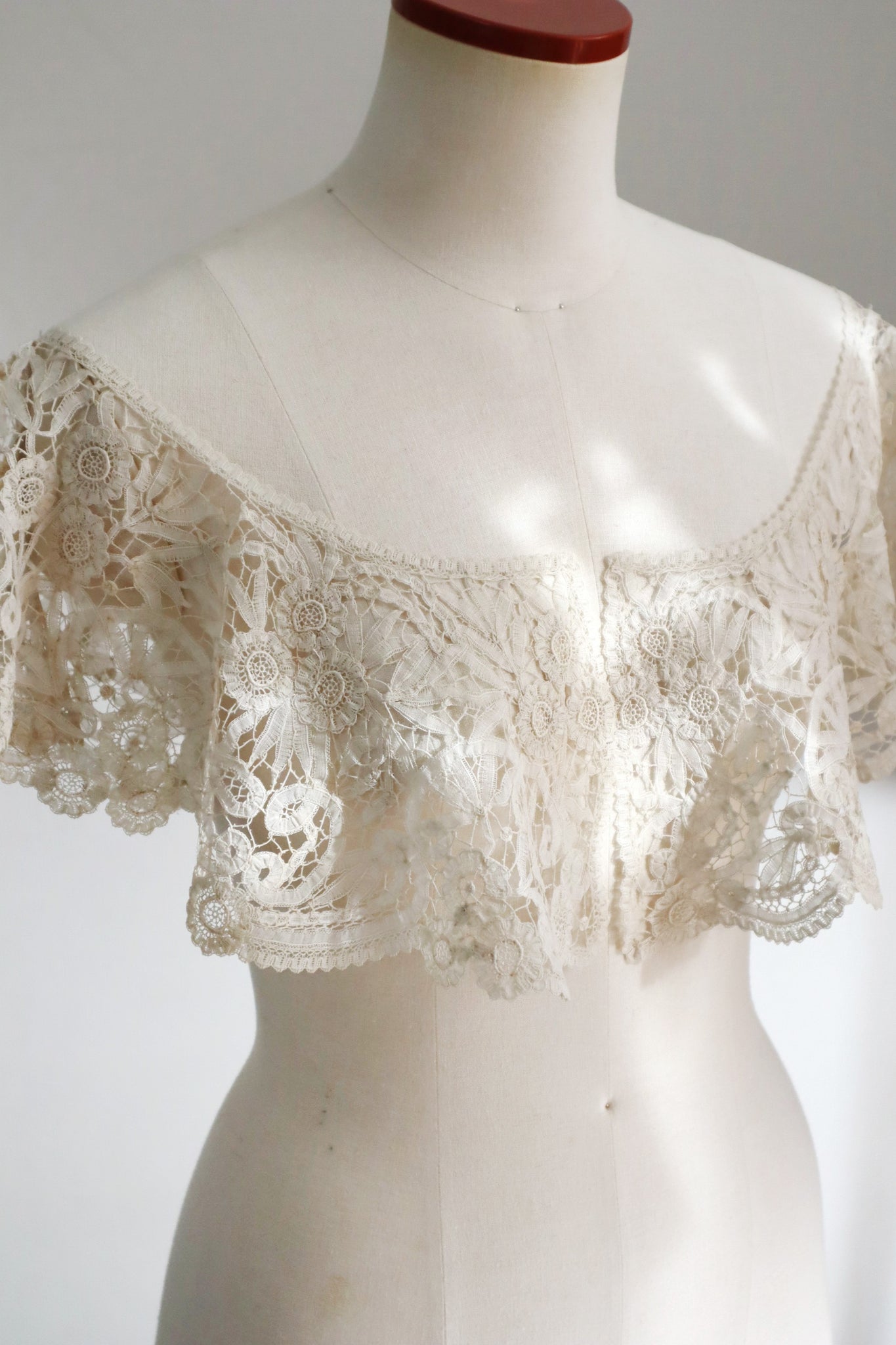 1900s French Brussels-Style Assembled Lace Capelet
