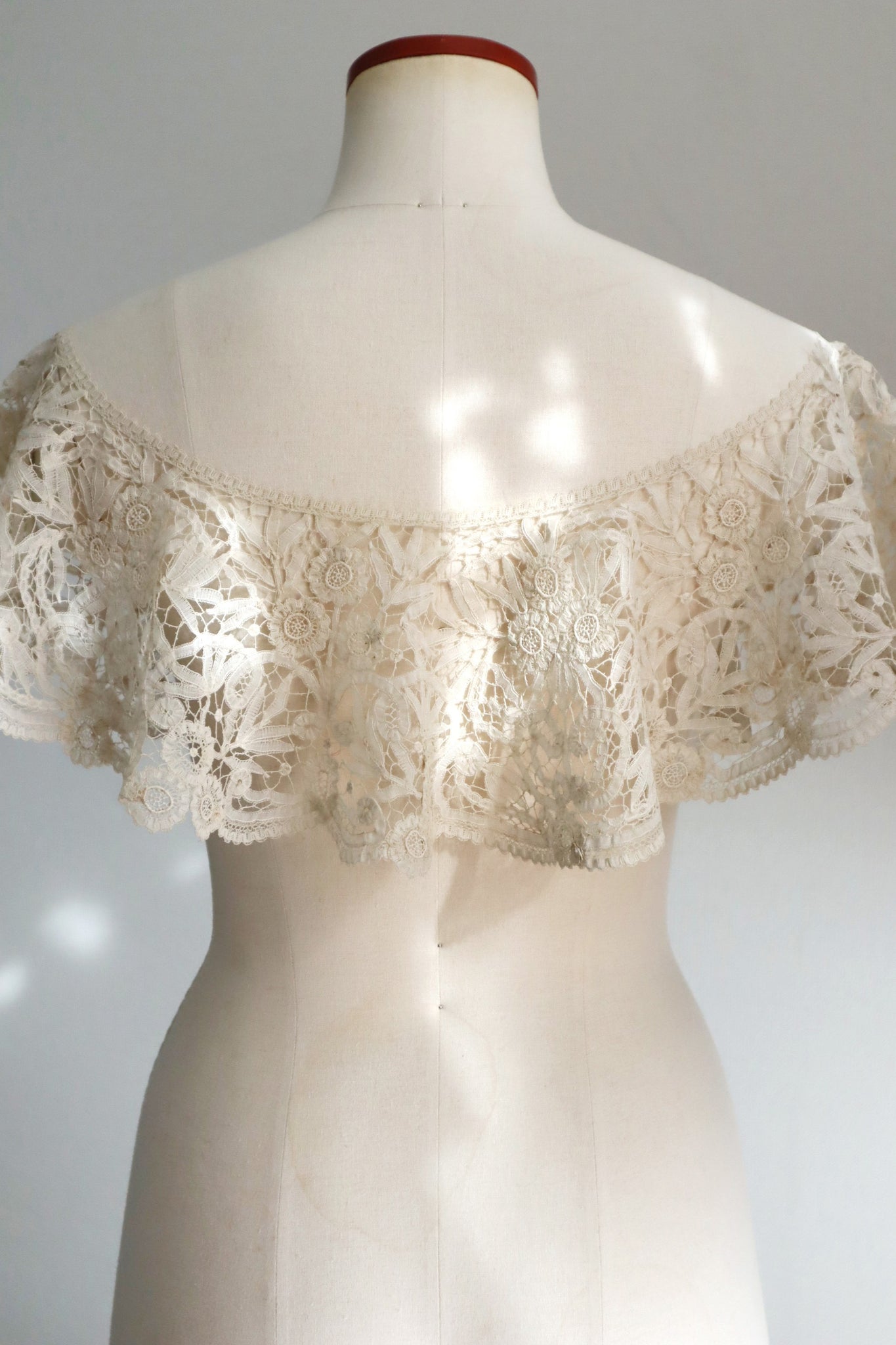 1900s French Brussels-Style Assembled Lace Capelet